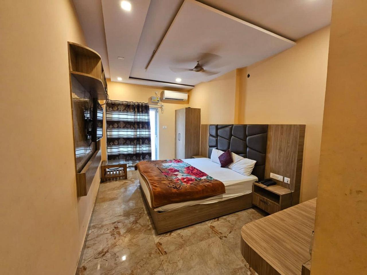 Hotel Aditya Inn Варанаси Экстерьер фото
