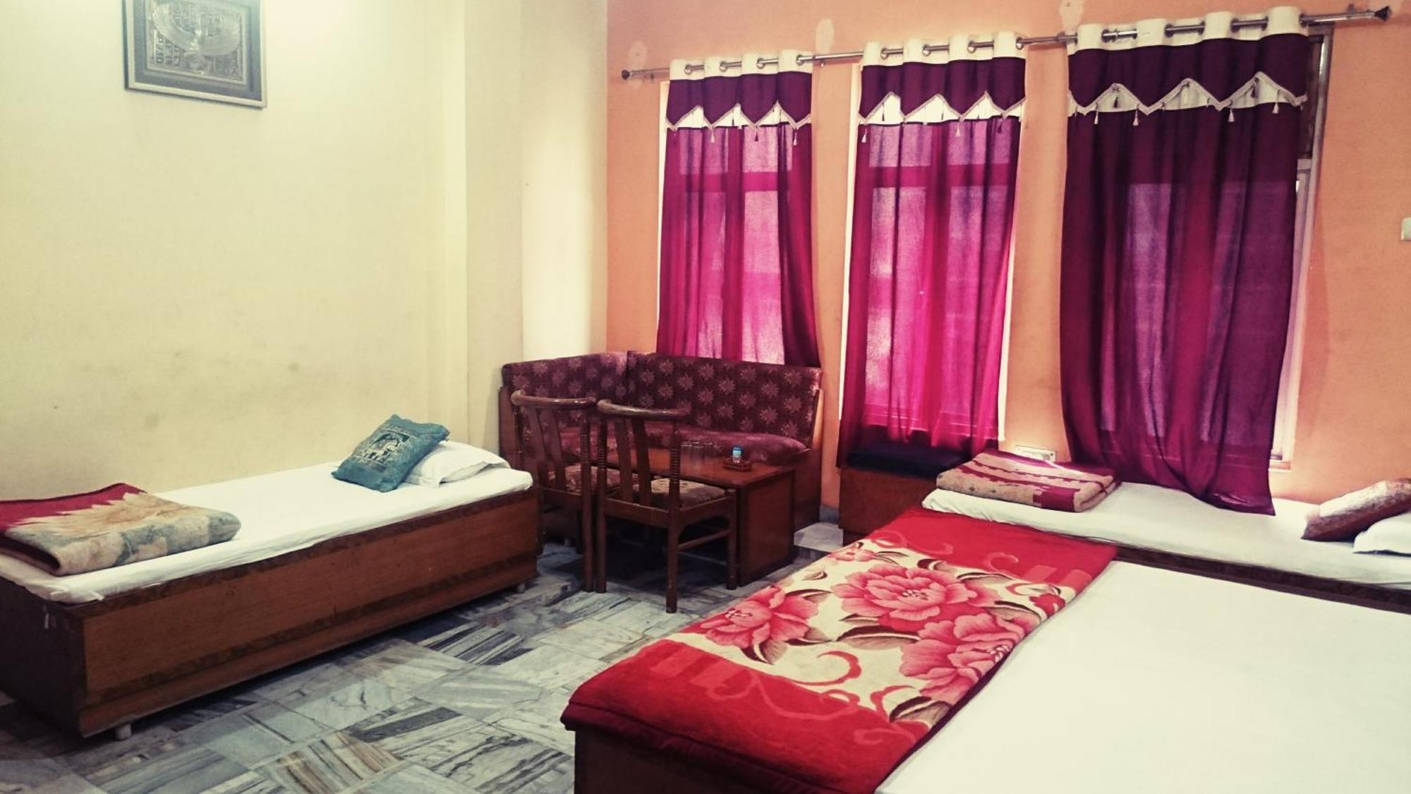 Hotel Aditya Inn Варанаси Номер фото